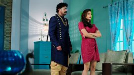 Pallakilo Pellikuturu S01E04 Sasirekha Annoys Shekhar Full Episode