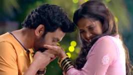 Ajunhi Barsat Aahe S01E120 Yellow Showers Full Episode