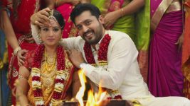 Avalum Naanum S01E06 Thiya, Praveen Get Married Full Episode