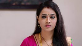 Avalum Naanum S01E18 Thiya Meets Aravind Full Episode