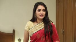 Avalum Naanum S01E328 Thiya Apologises to Praveen Full Episode