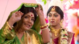Bouma Ekghor S01E26 Priya Welcomes Tiya Full Episode
