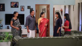 Eeramaana Rojaave S02E18 Kavya's Family Is Concerned Full Episode