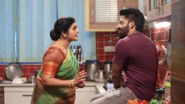 Eeramaana Rojaave S02E24 Paravthi Opens up to Parthiban Full Episode