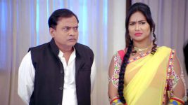 Har Shaakh Pe Ullu Baithaa Hai S01E10 A Stranger Shocks Chaitu Full Episode
