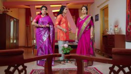 Kalisi Unte Kaladu Sukham S01E54 Geetha Gets Doubtful Full Episode