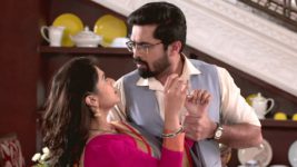 Nakalat Saare Ghadle S01E59 Prataprao, Neha Come Closer Full Episode