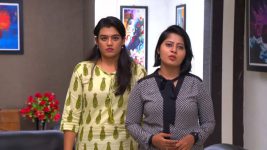 Neelakuyil S01E115 Swathi, Jayanthi's Interrogation Full Episode