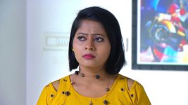 Neelakuyil S01E119 Swathi Is Determined Full Episode