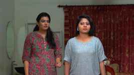 Neelakuyil S01E125 Swetha, Jayanthi In Trouble? Full Episode