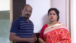 Neelakuyil S01E176 Bala, Kalyani Get Shocked Full Episode