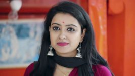 Nenjam Marapathillai S01E03 Sathya Helps Vikram Full Episode