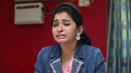 Nenjam Marapathillai S01E259 Madhavi Tries to Kill Herself Full Episode
