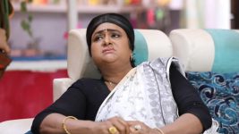 Nenjam Marapathillai S01E302 Akhilandeshwari Is Worried Sick Full Episode