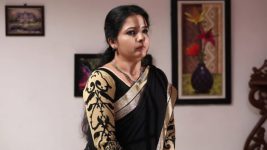 Nenjam Marapathillai S01E334 Priya in a Dilemma Full Episode