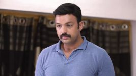 Nenjam Marapathillai S01E346 Vikram Resigns from His Job Full Episode