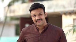 Nenjam Marapathillai S01E348 Vikram Unfolds His Secret Full Episode