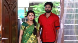 Ninaika Therintha Manamae S01E82 Karthika, Aravind in Trouble Full Episode