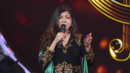 Om Shanti Om S01E24 Alka Yagnik in the House! Full Episode