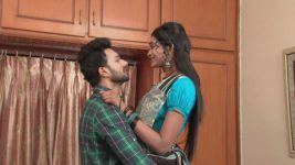 Pavitra Bandham S01E39 Ganga in Vikram's Arms Full Episode