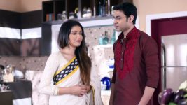 Premer Kahini S05E34 Pratik Helps Piya Full Episode