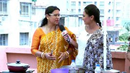 Priyo Bandhabi S01E49 Special Dharosh Aloo Posto Full Episode