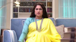 Rang Maza Vegla S01E02 Saundarya Humiliates Lalit Full Episode