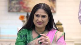 Rang Maza Vegla S01E37 Saundarya Surprises the Family Full Episode