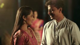 Sahkutumb Sahaparivar S01E15 Vaibhav, Avani Share a Kiss Full Episode