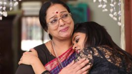 Sundhari Neeyum Sundharan Naanum S01E403 Vijaya Lakshmi and Divya Reunite Full Episode