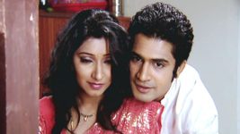 Swapnanchya Palikadal S01E10 Shreyas, Vaidehi Get Romantic Full Episode