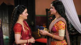 Vidrohi (Star Plus) S01E48 Radhamani's Gift to Kalyani Full Episode