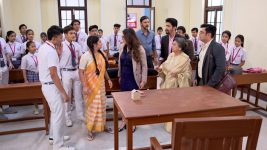 Bangla Medium S01 E08 Indira's Dramatic Start at School