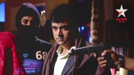 Bodhuboron S22E25 Pradip Sneaks into the House Full Episode