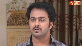 Deivam Thandha Veedu S04E36 Sundaram confronts Chakravarthys Full Episode