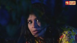 Deivam Thandha Veedu S07E24 The police meet the thieves Full Episode