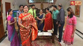 Deivam Thandha Veedu S12E34 The Chakravathys stay divided Full Episode