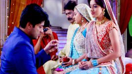 Eetaram Illalu S08E13 Surya’s Gift to Sandhya Full Episode