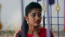 Idhayathai Thirudathey S01E1005 18th February 2022 Full Episode