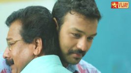 Kalyanam Mudhal Kadhal Varai S05E26 Unnikrishnan embraces Arjun Full Episode