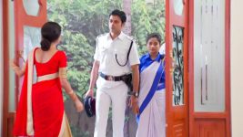 Ke Apon Ke Por S07E38 Police Visit Sengupta House Full Episode