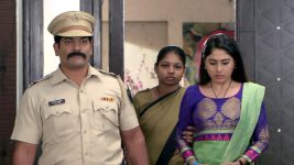 Kulaswamini S04E67 Pavni Gets Arrested Full Episode