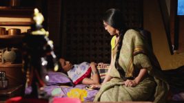 Lek Mazhi Ladki S04E27 Iravati Tends To Meera Full Episode