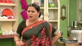 Mere Angne Mein S11E32 Kaushalya is in a Fix Full Episode