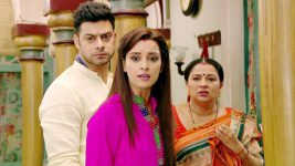 Mere Angne Mein S11E39 Shrivastavs Receive a Notice Full Episode