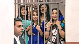 Mere Angne Mein S14E24 Shrivastavs Released On Bail Full Episode
