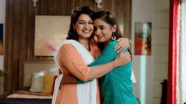 Nakalat Saare Ghadle S02E372 Neha Motivates Swati Full Episode