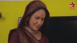 Yeh Rishta Kya Kehlata Hai S06E28 Varsha falls down the stairs Full Episode