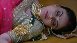Kena Bou (Bengali) S01 E147 Sakshi cuts her wrist