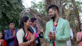 Bangla Medium S01 E86 Indira, Family Celebrate Holi